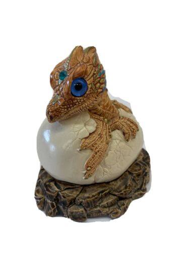Windstone Editions Brown Baby Dragon Hatching Egg Pena blue Eyes No Chips