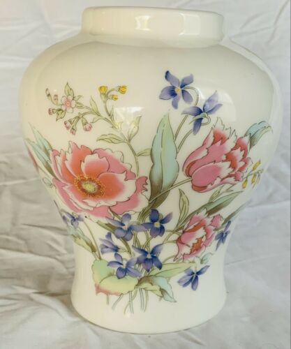 Fine China, Japan Floral Proclain Ginger Jar Urn Vase, Gold Trim