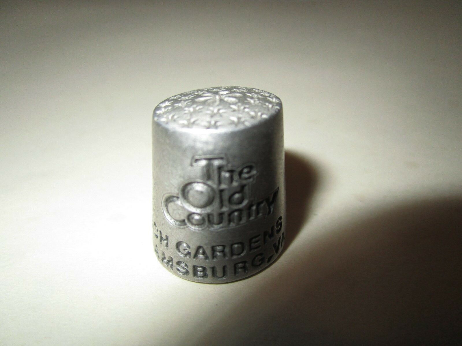Pewter Busch Gardeans Williamsburg Va The Old Country Thimble Souvenir